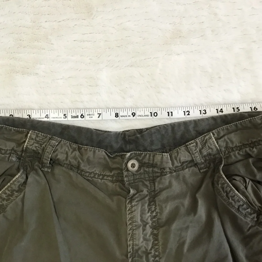 Perfection green cargo shorts size 52 / US36-38 - Picture 4 of 9